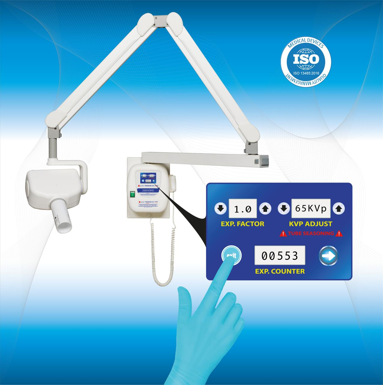 Equipo odontológico digital con sensor, generador de rayos X y laptop mostrando radiografía periapical para diagnóstico dental avanzado.